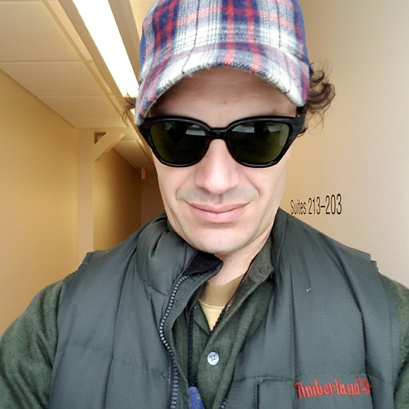 Meet your Posher, Tarik - Picture 1 of 8